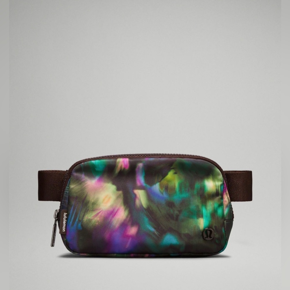 NEW LULULEMON EVERYWHERE BELT BAG DISCOTHEQUE MULTI